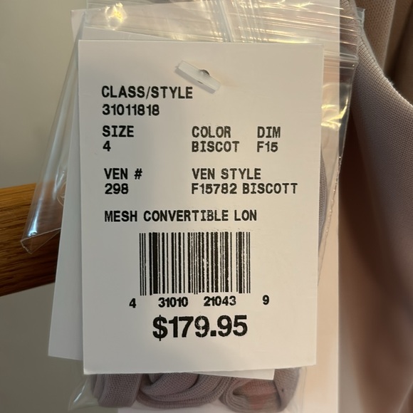 David’s Bridal Versa style gown - Picture 6 of 6